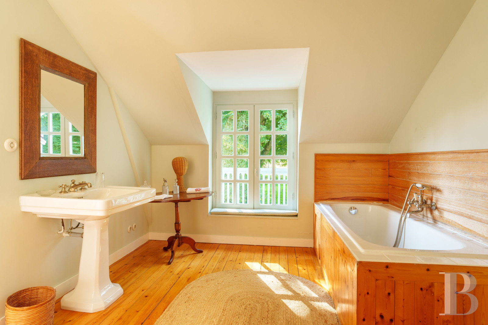 À Arradon, dans le golfe du Morbihan, une île privée de douze hectares et ses deux maisons - photo  n°24